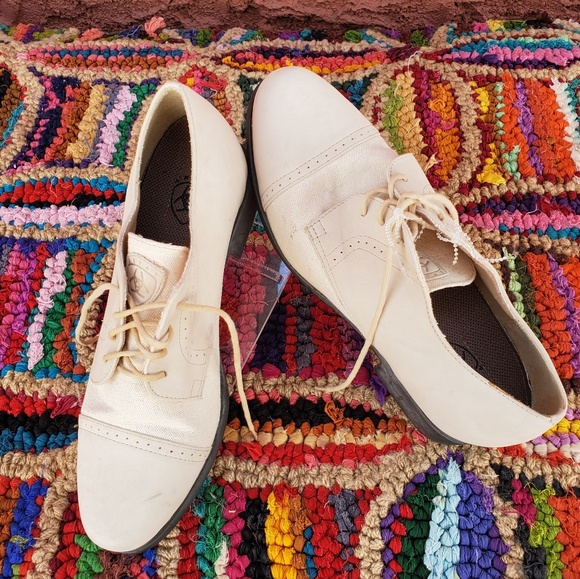 ARIAT OXFORDS - Picture 2 of 8